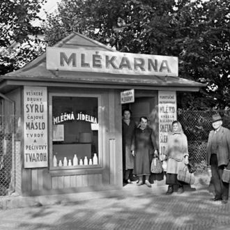 Prodejna v Táboře v roce 1933