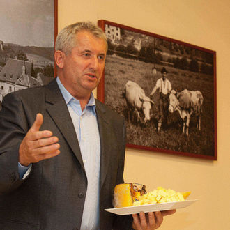 Kliknutím zvětšíte Mistr sýrař Josef Pánek