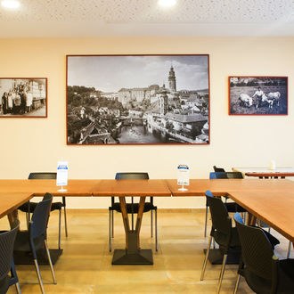 Kliknutím zvětšíte Zasedací místnost