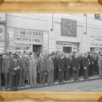 Kliknutím zvětšíte Mlékárna v táborské Palackého ulici
v roce 1936